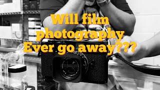 WILL FILM PHOTOGRAPHY EVER GO AWAY? Resurgence of film, Kodak prices, Pentax 17 and the future!