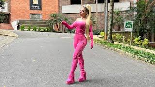 La barbie Humana  Colombiana es prepago?