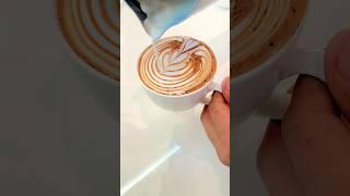 CLASSIC LATTE ART TULIP POUR️Thesecret to clean Tulip stacks to pour Latte art #coffee #art #shorts