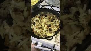 Картошка и немножко грибов ) получилось …класс)