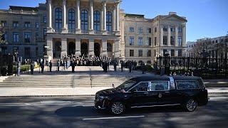 Jimmy Carter's hearse, motorcade arrive at Georgia State Capitol for funeral procession in Atlanta