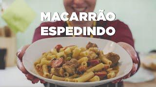 Macarrão Espedindo À Camacheira