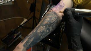 LIVE TATTOO: Black n Grey Pyramids and Sphinx 