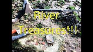 Metal Detecting UK, Searching for gold and silver on the river bank!