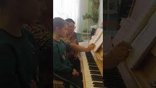 Работа над полифонией в младших классах ДШИ. И. С. Бах Менуэт g-moll