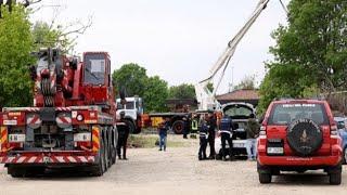 Due operai morti sul lavoro nel Milanese: precipitano mentre potano un albero