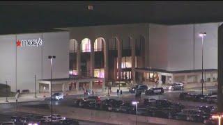 Armed robbery in parking lot of Woodfield Mall in Chicago suburbs