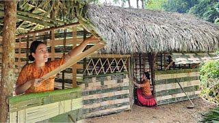 Starting a new life, the poor girl built a bamboo house to settle down. Life in the forest