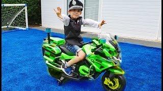 Alex Unboxing and Assembling Police Motorcycle Toy * Ride on Having Fun