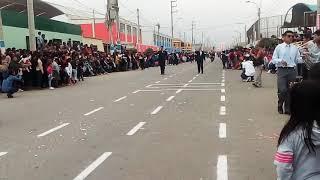 Colegio Bandera del PERÚ