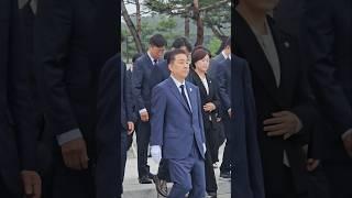 국민의 소리를 경청하는 김병기 원내대표 현충탑 참배의식 #shorts #이재명 #김병기 #대통령 #후보 #당선 #원내대표 #선거 #현충원 #국민 #소리