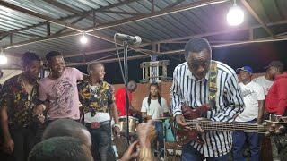 Alick Macheso Vs Simon Mutambi Clash On Stage Playing Mbakumba On Guitar  WHO IS THE WINNER?