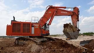 Hitachi EX1200 loading A30G