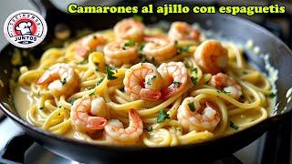 Camarones al ajillo con espaguetis en salsa alfredo.