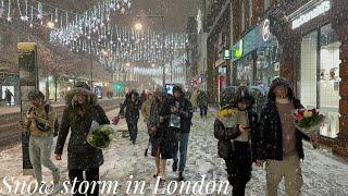 London SNOW Walk  Finally Snowing Central London 2022 | London Best Christmas Lights tour in Snow