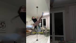 家人面前表演的钢管舞老师 #钢管舞#跳舞小姐姐#居家运动