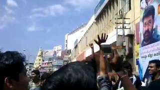 mammootty fans fighting in lal fans in one complex