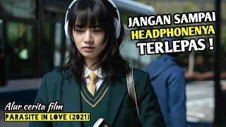 Semula orang-orang gak percaya kalau ia harus selalu menggunakan headphone, sampai suatu saat..