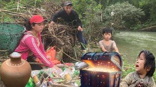 Pick up scrap in the forest, Finding and pick up treasure in a earthenware jar