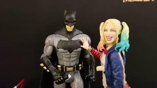 Batman (Ben Affleck) and Harley Quinn