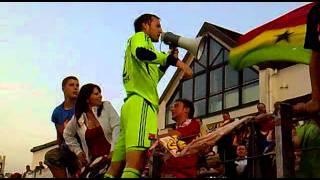 Stefan Riederer feiert mit Fans ersten Heimsieg