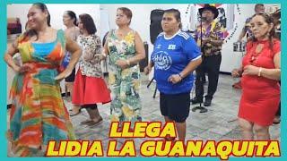 ¡Miren qué linda!  LLego al bailongo lidia con su vestido ¡Este bailongo estuvo buenísimo! 