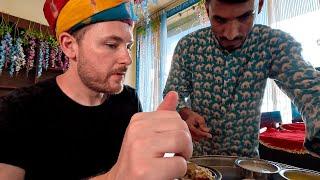 American tries Rajasthani Food for the First Time  (India)