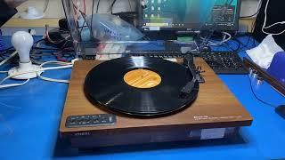 Toshiba Bluetooth Stereo Turntable Brown TY-LP200 demo!