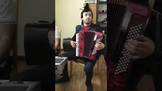 Аварские песни поёт Магомед Шамсудинов