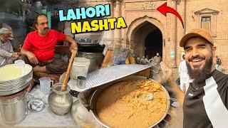 Lahore ki sab se purani food street  aur VIP lahori nashtey 