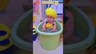 Is Your 6-Month-Old Tired of Lying Down for Baths? Try the Baby Bath Tub! #baby