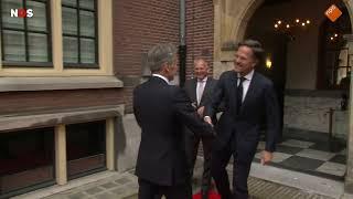 Mark Rutte geeft sleutel van het Torentje aan kersverse minister-president Dick Schoof  (2024)