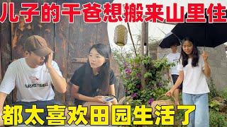 一桁的干爸妈想买房搬到我们山上来住，觉得这样的田园生活太喜欢了，李俊担心他们不能吃苦
