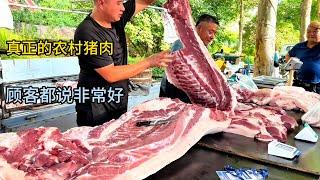 An uncle and aunt were not convinced by each other, and they competed over who bought more pork.