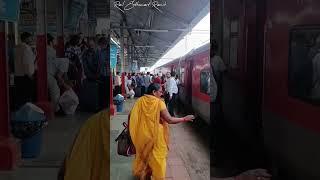 What happened when Amritsar Mail arrived at a crowded station !! #short #shorts #ytshort #hwhasrmail