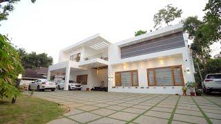 5500 Sq ft Premium Luxury Residence In Kerala - 5BHK Luxury House