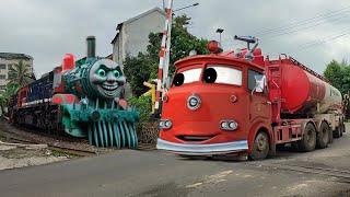 Kereta Api Panjang Berkepala Hantu VS Truk Joget Tengge tengge, Truk Joget Basuri, Truk Tangki