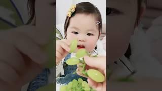 cute Chinese baby eating grapes ,#shorts #youtubeshorts #baby #grape #eating