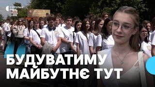 Урочиста хода випускників 2025 відбулась у Рівному