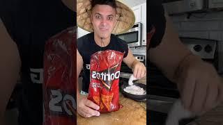 Haciendo pollo ennachizado  MILANESA DE DORITOS #Lifehack #Shorts #juandemontreal