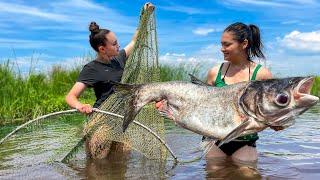 The Hunting Girls Have Caught a Giant! Silver Carp Under Clay in The Furnace