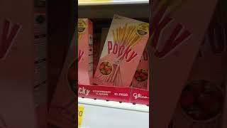 YUMMY POCKY SNACKS|DIFFERENT FLAVORS #shorts #asmr #chocolate #vanilla #strawberry #pocky