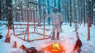 Я РЕШИЛ ПОСТРОИТЬ ЗИМНИЙ ЛАГЕРЬ В ДИКОМ ЛЕСУ. БАЛАГАН НА ЗИМУ. СНЕГ, КОСТРЁР - КРАСОТА!