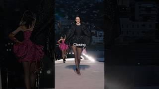 Gigihadid opening and kendalljenner closing #versacefw23 #kendalljenner #gigihadid #runway #versace