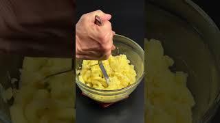 Everyone is baking potatoes like this after seeing the brilliant pesto trick!