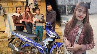 Kind repair girl donates motorbike to needy, spreading love and hope, Merry Christmas and New Year!