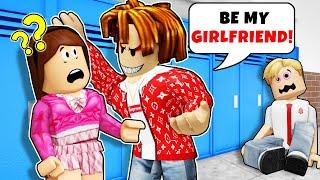 ROBLOX Brookhaven RP: Bad Boy Has CRUSH ON ME in School | Gwen Gaming Roblox