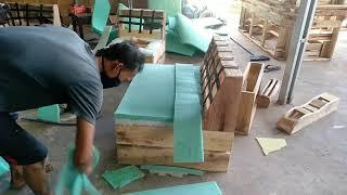 Proses pembusaan sofa