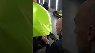Как клеить виниловую пленку?! Обучение оклейке Честнов Анатолий #wrapteamschool #shorts