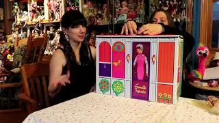 The Reluctant Reviewer and Kewpie83 show you some doll cases